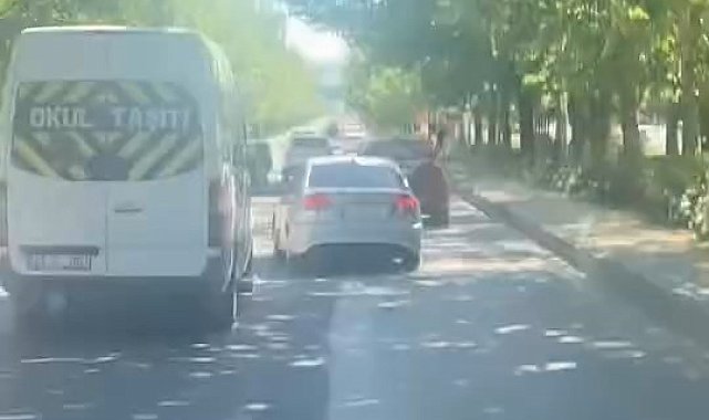 Elazığ'da makas atan sürücü kamerada