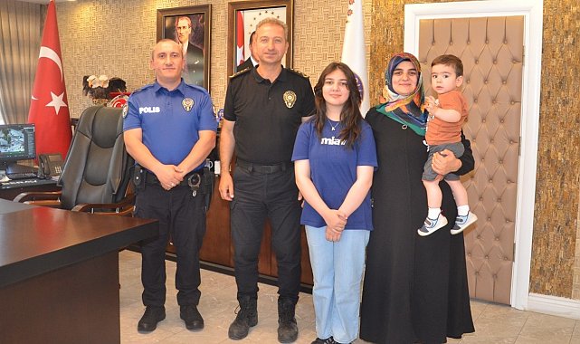 Emniyet Müdürü Saraç'tan bursluluk sınavı birincisi polis çocuğu Ayşenur'a hediye