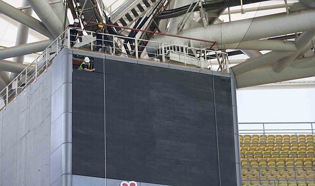 Fenerbahçe stadındaki scoreboardlar yenileniyor