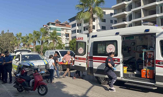 Gazipaşa'da motosiklet devrildi, baba-kız yaralandı
