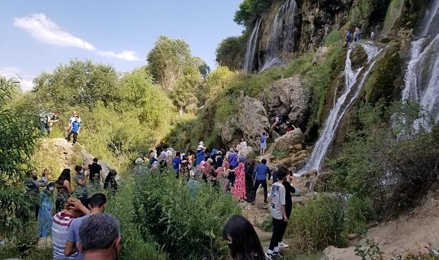 Girlevik Şelalesi'ne bayramda ziyaretçi akını