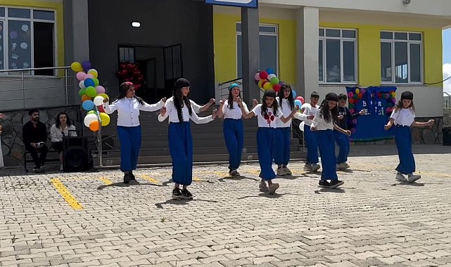 Hamur'da renkli bahar şenliği