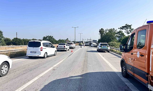 Hatay'da kamyon 3 aracı biçti: 1 ölü, 10 yaralı