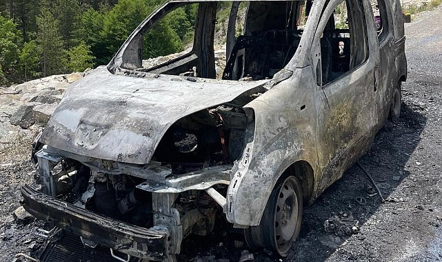 Hisarcık'ta yanan araç kullanılamaz hale geldi