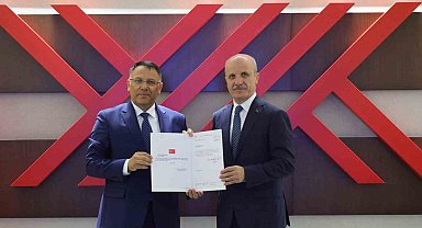 Iğdır Üniversitesi Rektörü Prof. Dr. Ekrem Gürel, rektörlük mazbatasını aldı