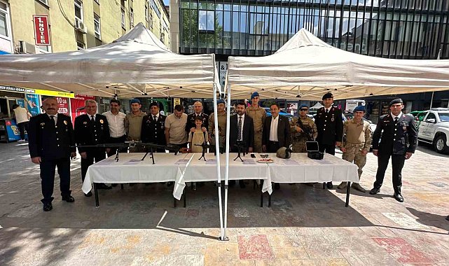 İl Jandarma Komutanlığı'ndan caddede tanıtım standı