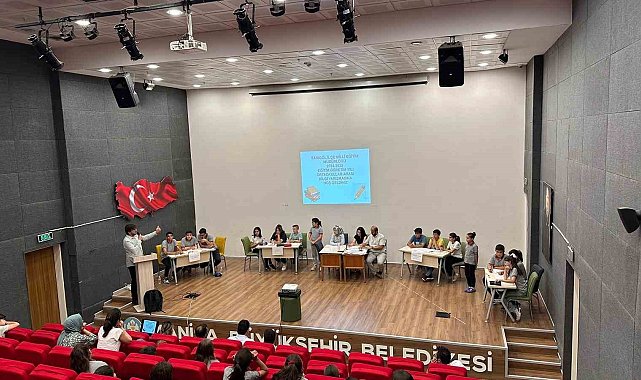İlkokul ve ortaokullar arası bilgi yarışmalarında büyük heyecan