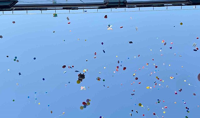 İzmir'de binlerce balon 6 yaşındaki Erhan ve arkadaşları için uçuruldu