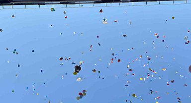 İzmir'de binlerce balon 6 yaşındaki Erhan ve arkadaşları için uçuruldu
