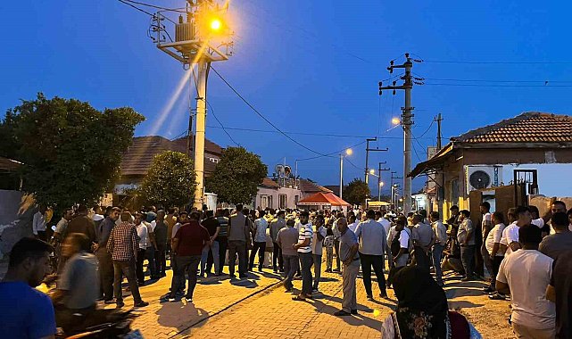 Kamyonet ile motosiklet çarpıştı: 1 ölü, 2 yaralı