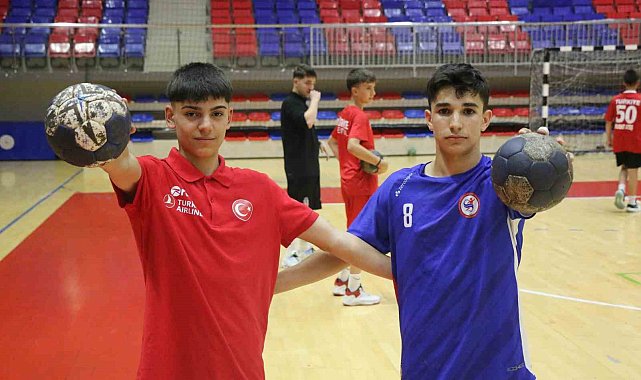Karabüklü iki hentbolcu, milli takım kampına davet edildi