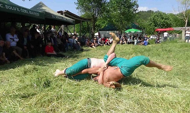 Karakucak Güreşleri renkli görüntülere sahne oldu