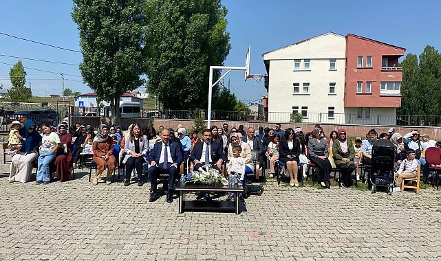 Kars'ta öğrencilerden coşkulu yılsonu şenliği