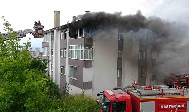 Kastamonu'da alevlere teslim olan daire kullanılamaz hale geldi
