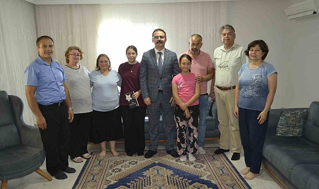 Kaymakam Ateş öğrencilerin evlerine misafir oldu