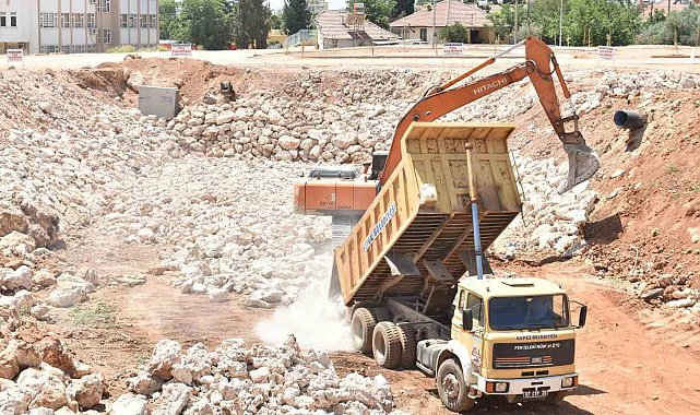 Kepez'de su baskınlarına karşı hummalı çalışma