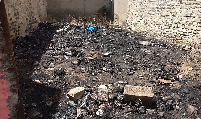 Kilis'te metruk binada yangın