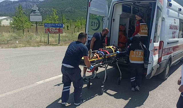 Konya'da motosiklet virajı alamadı: 2 yaralı