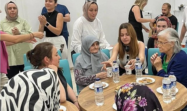 Kütahya'da öğrencilerden huzurevi sakinlerine egzersiz uygulaması