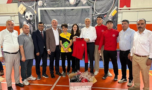 Kütahya'nın ilçelerinde 42 okula spor malzemesi desteği