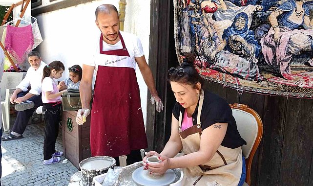 Kütahya'nın tarihi mekanlarından Germiyan Sokak'ta çini sanatı yeniden canlanıyor