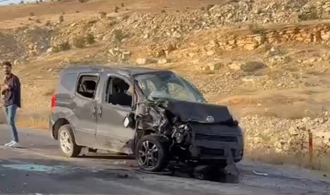 Mardin'de kamyonet ile cip çarpıştı: 9 yaralı
