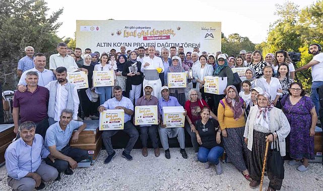 Mersin'de arı yetiştiricilerine kovan ve ekipman desteği
