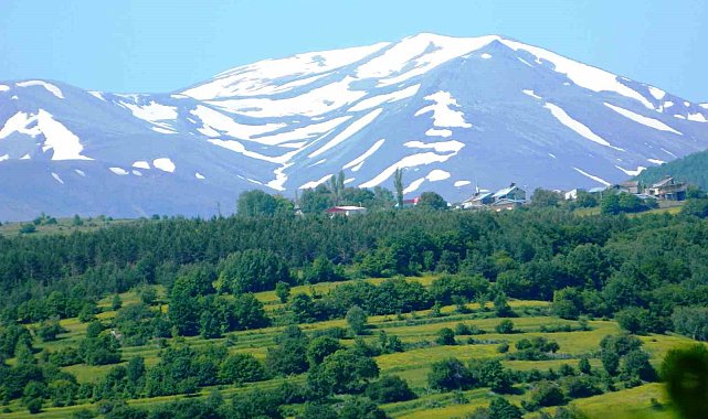 Mevsimler Posof'a güzellik katıyor