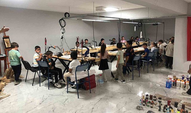 Minik ziyaretçilerden Ahmet Uluçay Müzesi'ne ilgi