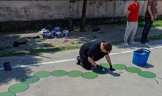Miniklerin hayalindeki oyun alanlarını oluşturdular