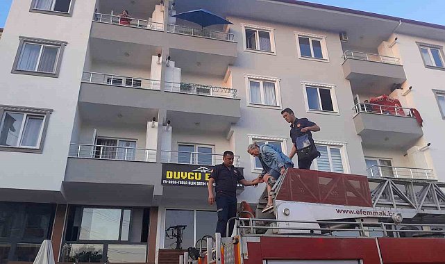 Muğla'da ev yangını: 1 kişi balkondan kurtarıldı