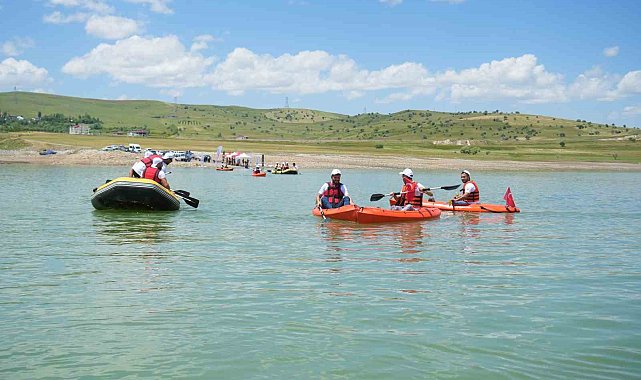 Muş'ta kano ve rafting heyecanı