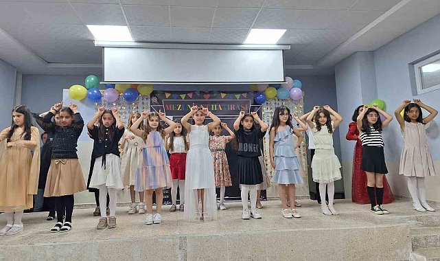 Muş'ta miniklerin mezuniyet heyecanı