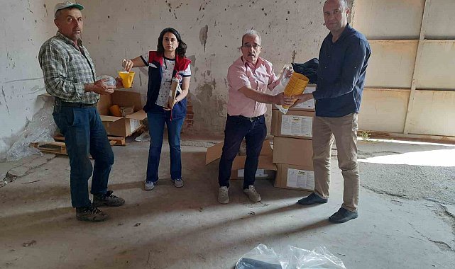 Nazillili üreticilere 2 bin tuzak dağıtıldı