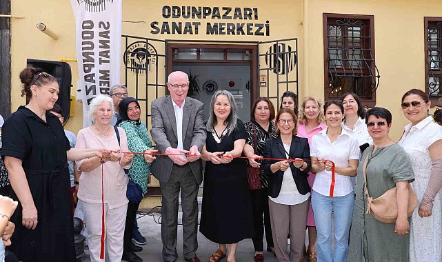 Odunpazarı Belediyesi Halk Merkezleri 'Yıl Sonu Çini Sergisi' açıldı