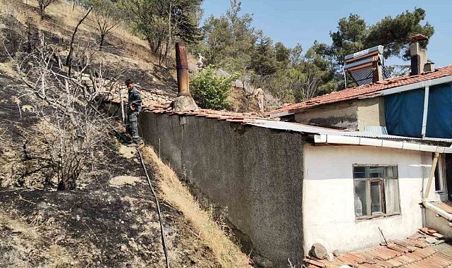 Otluk alanda çıkan yangın eve sıçramadan söndürüldü