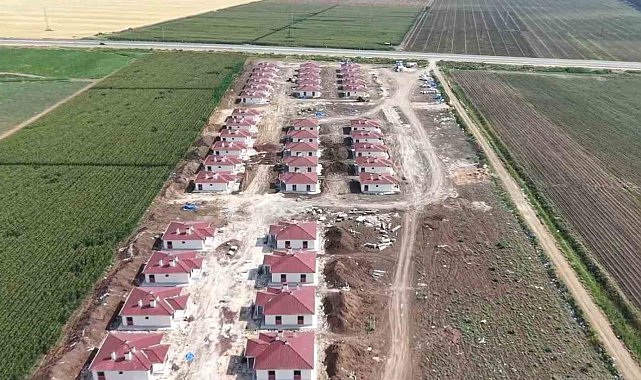 Reyhanlı'da kırsal afet konutları yükseliyor