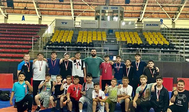 Sakarya Büyükşehir güreşçileri Türkiye Şampiyonası yolunda