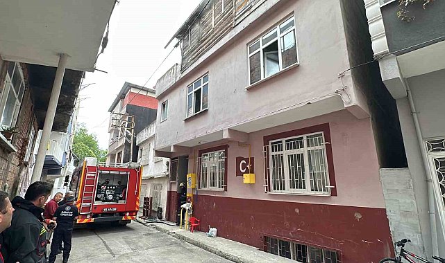 Samsun'da ev yangını: Anne ve kızı dumandan etkilendi