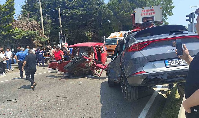 Samsun'da panelvan araç ile otomobil çarpıştı: 5 yaralı