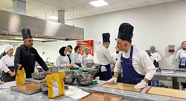 Şefler lezzet sırlarını öğrencilerle paylaştı