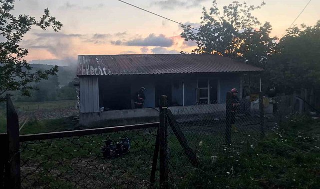 Sevgilisiyle kaldığı evi yaktı, kaçarken kaza yaptı