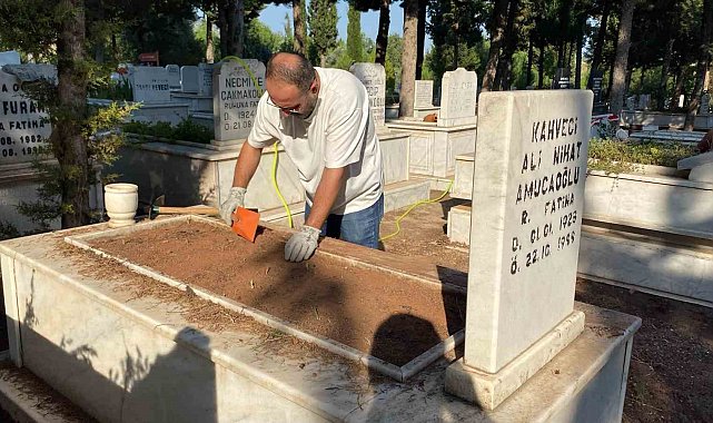 Sıcak hava, kabir ziyaretlerini de etkiledi