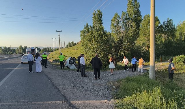 Sivas'ta su kanalına yuvarlanan otomobildeki 3 kişi yaralandı