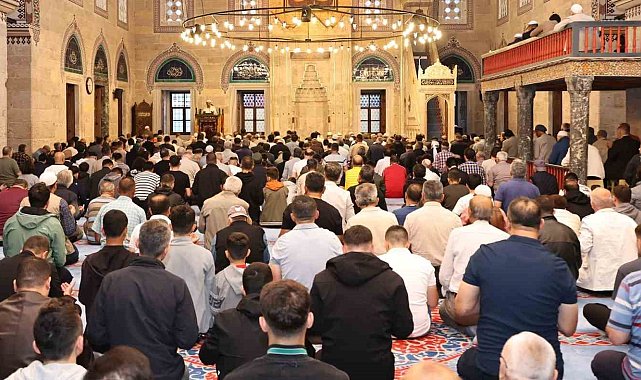 Sultan II. Bayezid Camii'nde bayram namazı kılındı