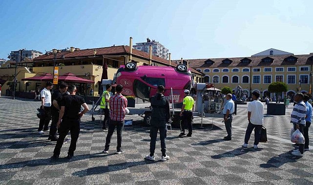 Takla atan simülasyon aracında emniyet kemerinin önemi uygulamalı anlatıldı