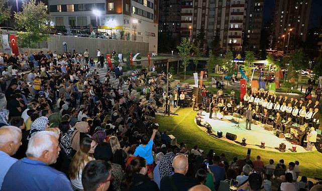Talas'ta babalar günü coşkusu 'Hoş Seda' ile yaşandı