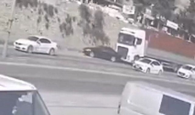 Tır sürücüsü otomobili göz göre göre sürükledi