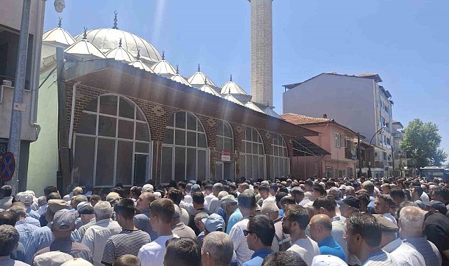 Traktör kazasında ölen genç gözyaşlarıyla defnedildi