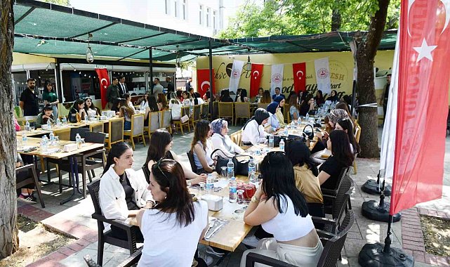 Tunceli Valisi Aygöl'den memleketine gidemeyen üniversitelilere bayram jesti